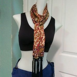 SMALL NOTATIONS SCARF.